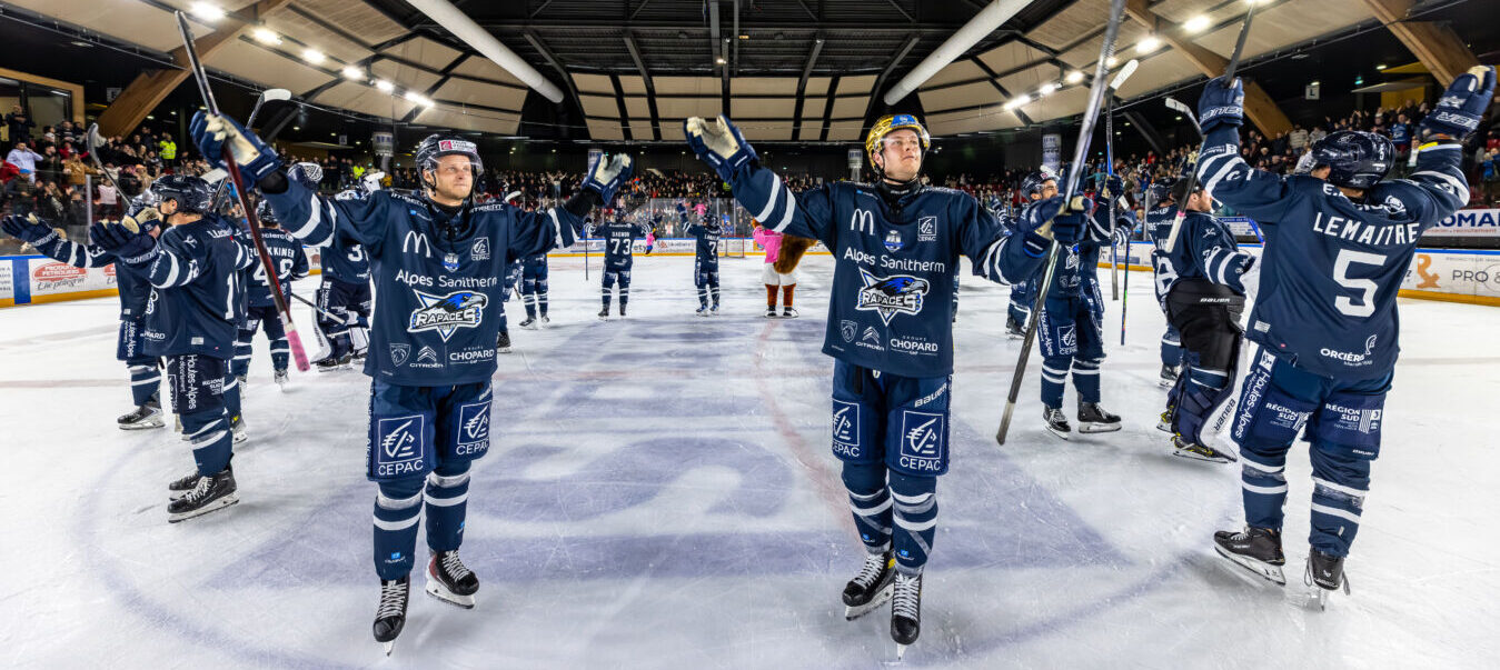 Clapping post victoire des Rapaces de Gap